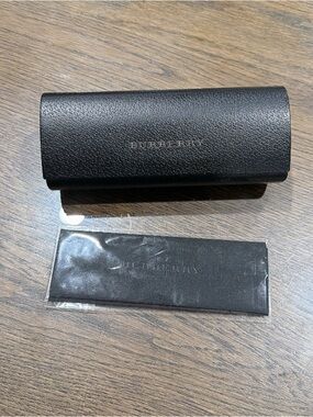 Authentic Burberry Hard Clamshell Eyewear Case & Cloth